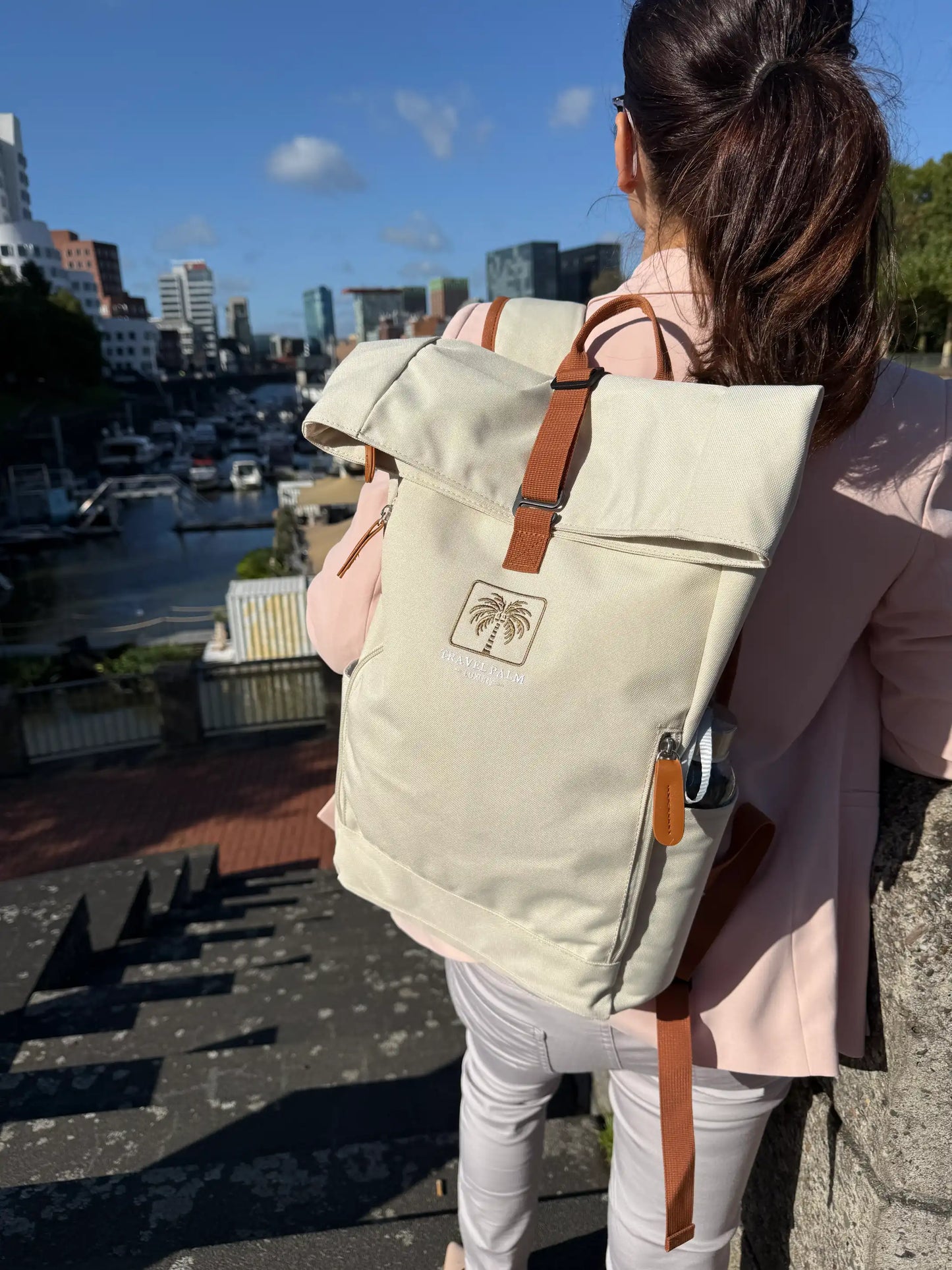 Eleganter Rolltop Rucksack beige für Frauen – stilvoller Damen Rucksack