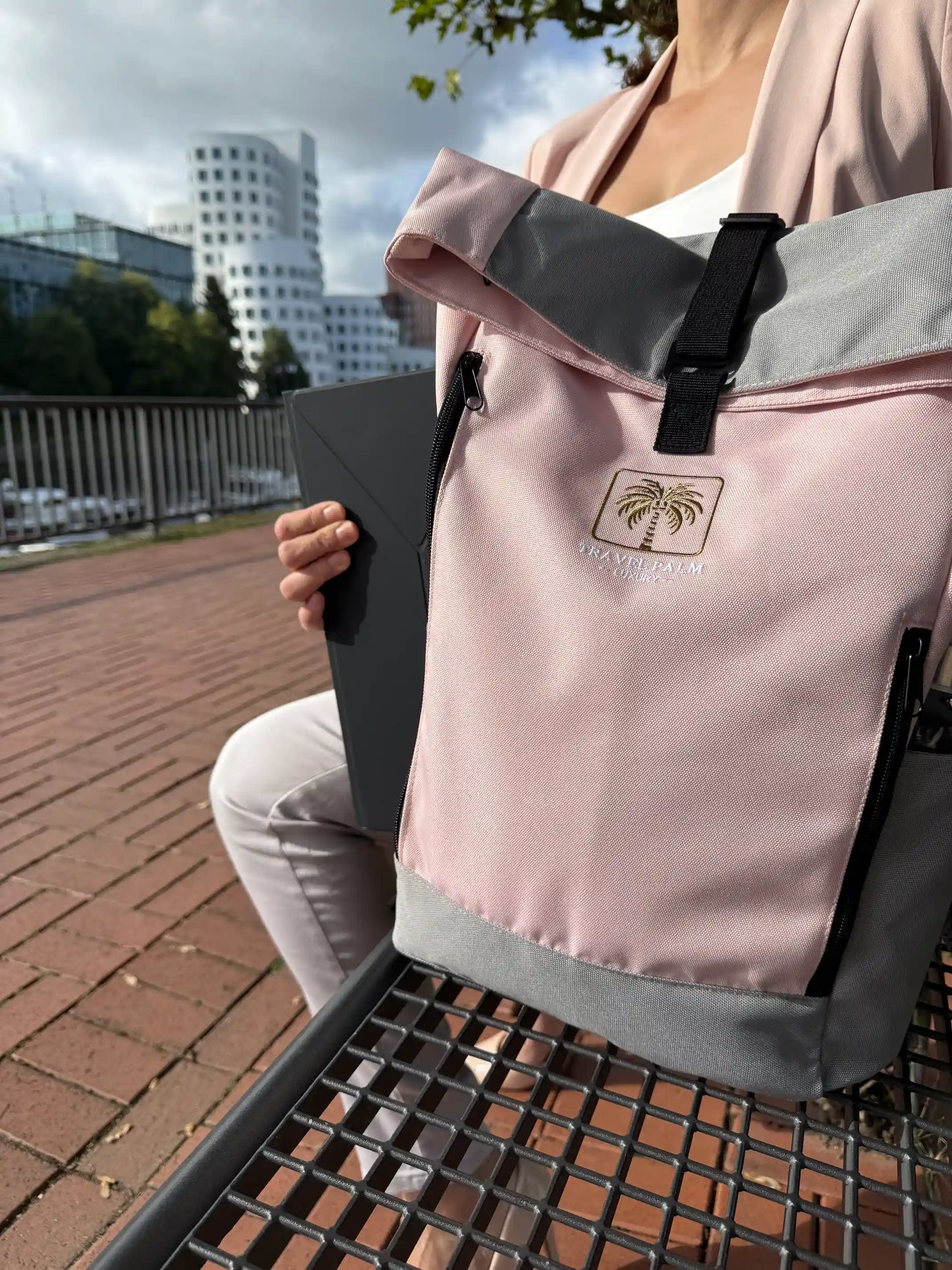 Rolltop Rucksack Damen rosa Le Monaco mit Laptop – Travel Palm Luxury