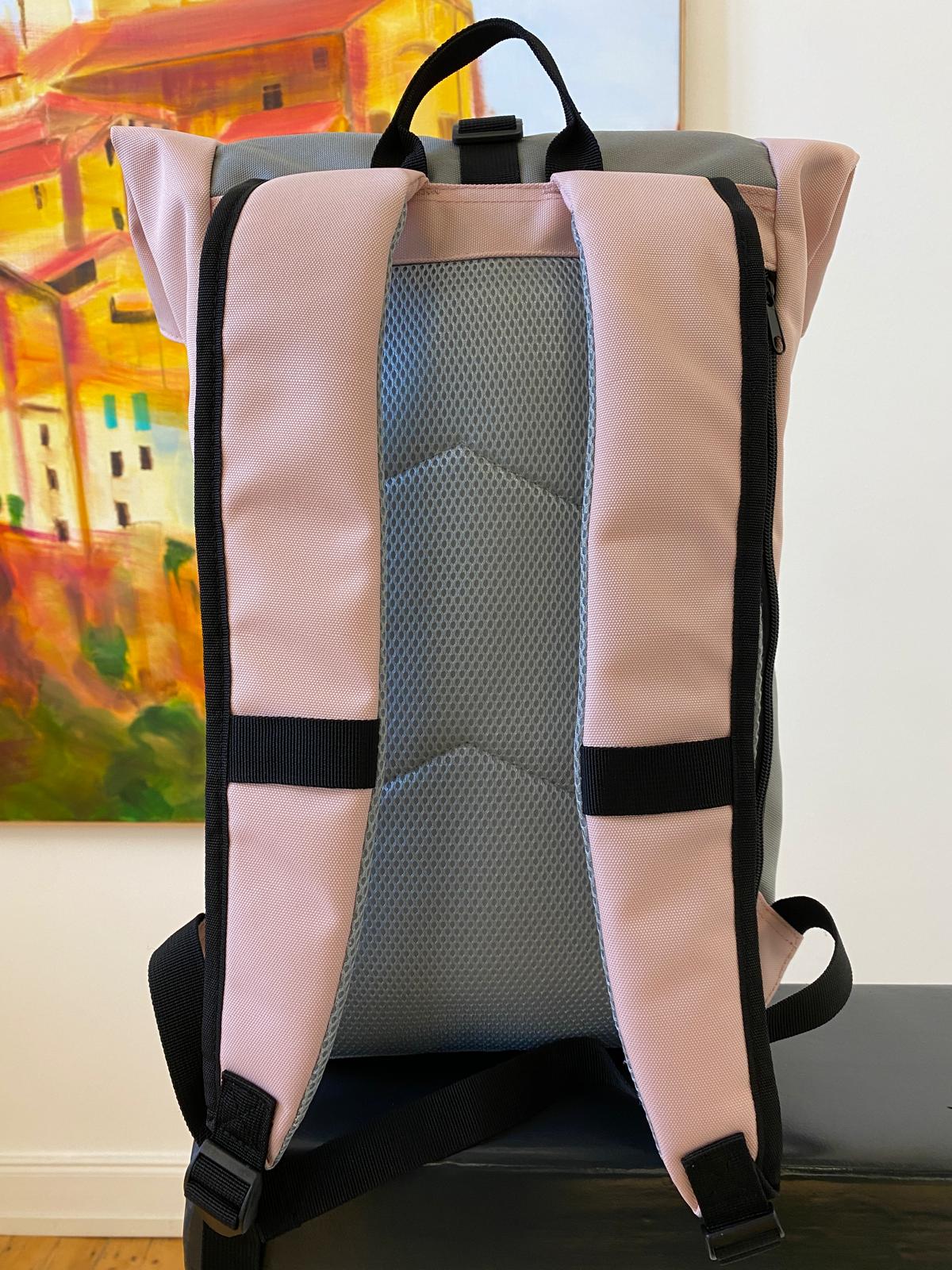 Rolltop Rucksack rosa Damen Rückansicht – stilvoller Business Rucksack