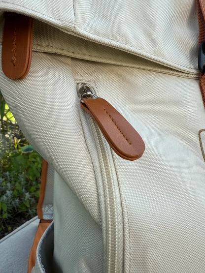 Rolltop Rucksack beige perfekte Verarbeitung im Detail – hochwertiger Damen Rucksack